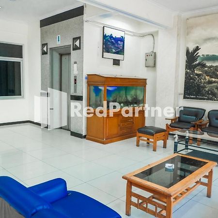 Grand Kembar Hotel Mitra Reddoorz Bandung Eksteriør bilde