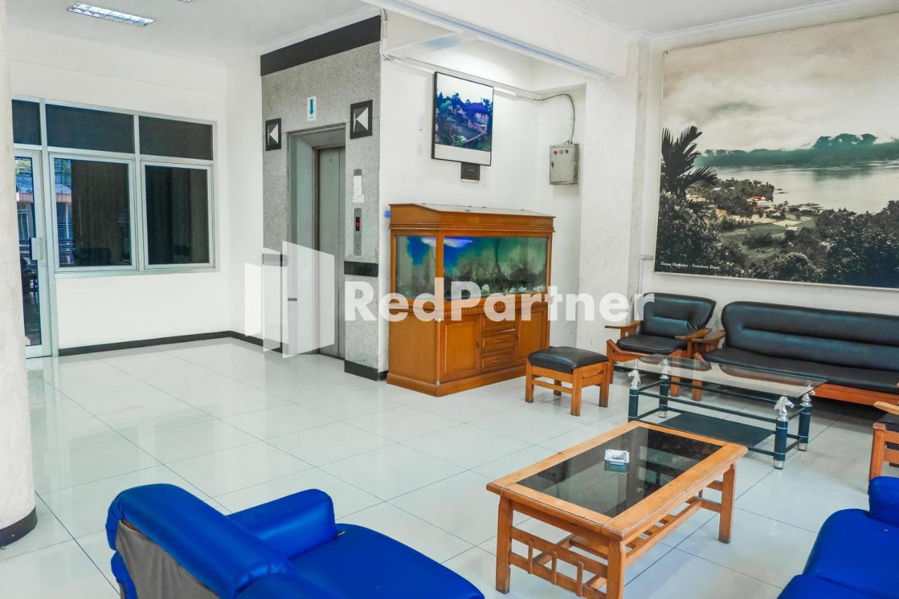 Grand Kembar Hotel Mitra Reddoorz Bandung Eksteriør bilde