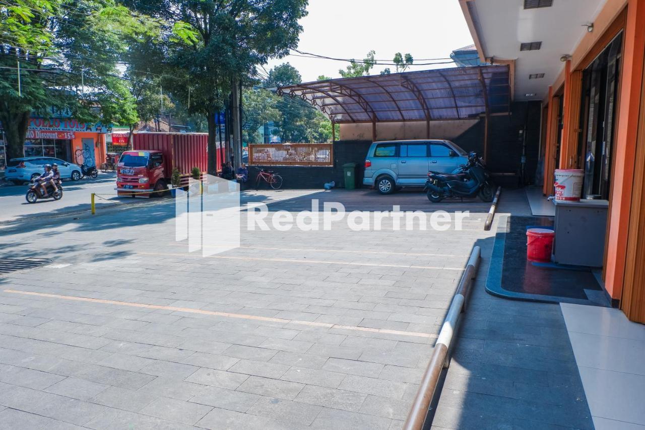 Grand Kembar Hotel Mitra Reddoorz Bandung Eksteriør bilde