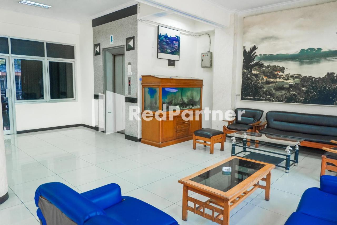 Grand Kembar Hotel Mitra Reddoorz Bandung Eksteriør bilde